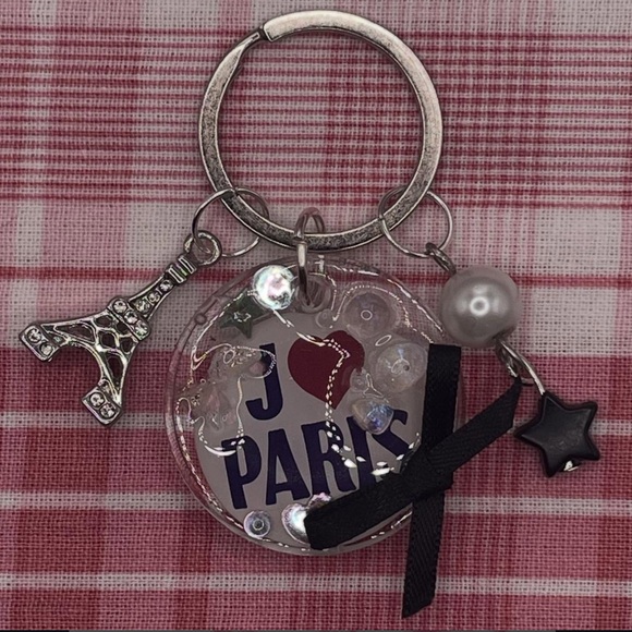 Brandy Melville Silver Paris Keychain with Black Star - Picture 1 of 1